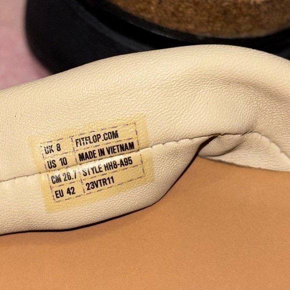 FitFlop GEN-FF Padded-Strap Leather Toe-Post Sandals Latte Beige/Black Size 10 - Picture 9 of 10